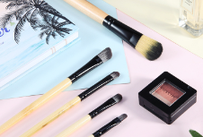 品牌策划设计：化妆品行业变革下的挑战与机遇