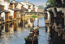 品牌设计不仅能够为康养中心吸引潜在客户，还能够塑造独特的品牌形象