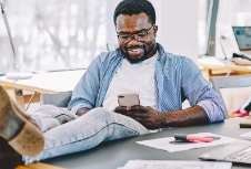品牌策划如同一场精心编排的交响乐，每一个音符都承载着企业的愿景与消费者的共鸣