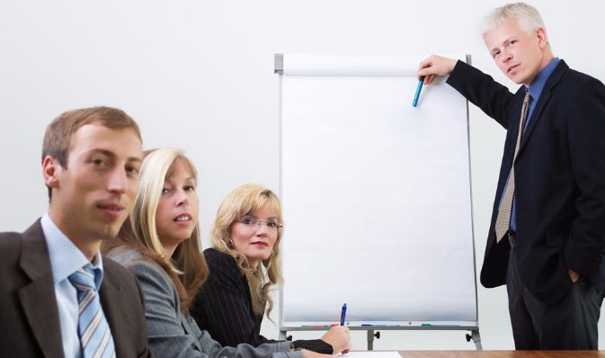 品牌营销策划要求品牌不断适应市场变化，同时坚守品牌核心价值