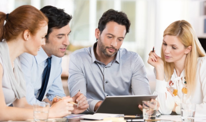 品牌设计是视觉的魔术师，更是情感的共鸣者